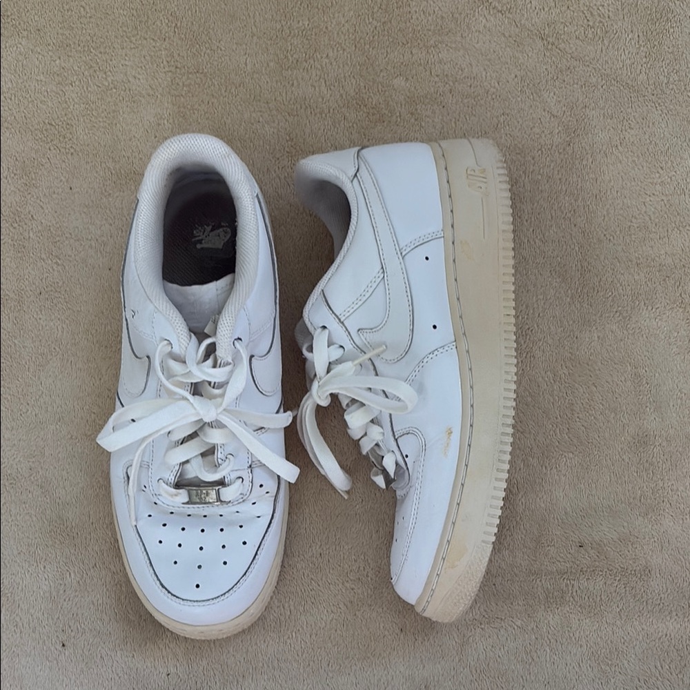 Nike White Sneakers Classic Design